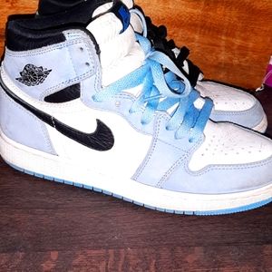 Air Jordan 1 Retro High University Blue